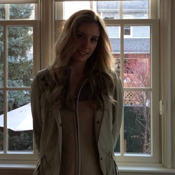 Meet your Posher, Laura - Picture 1 of 1